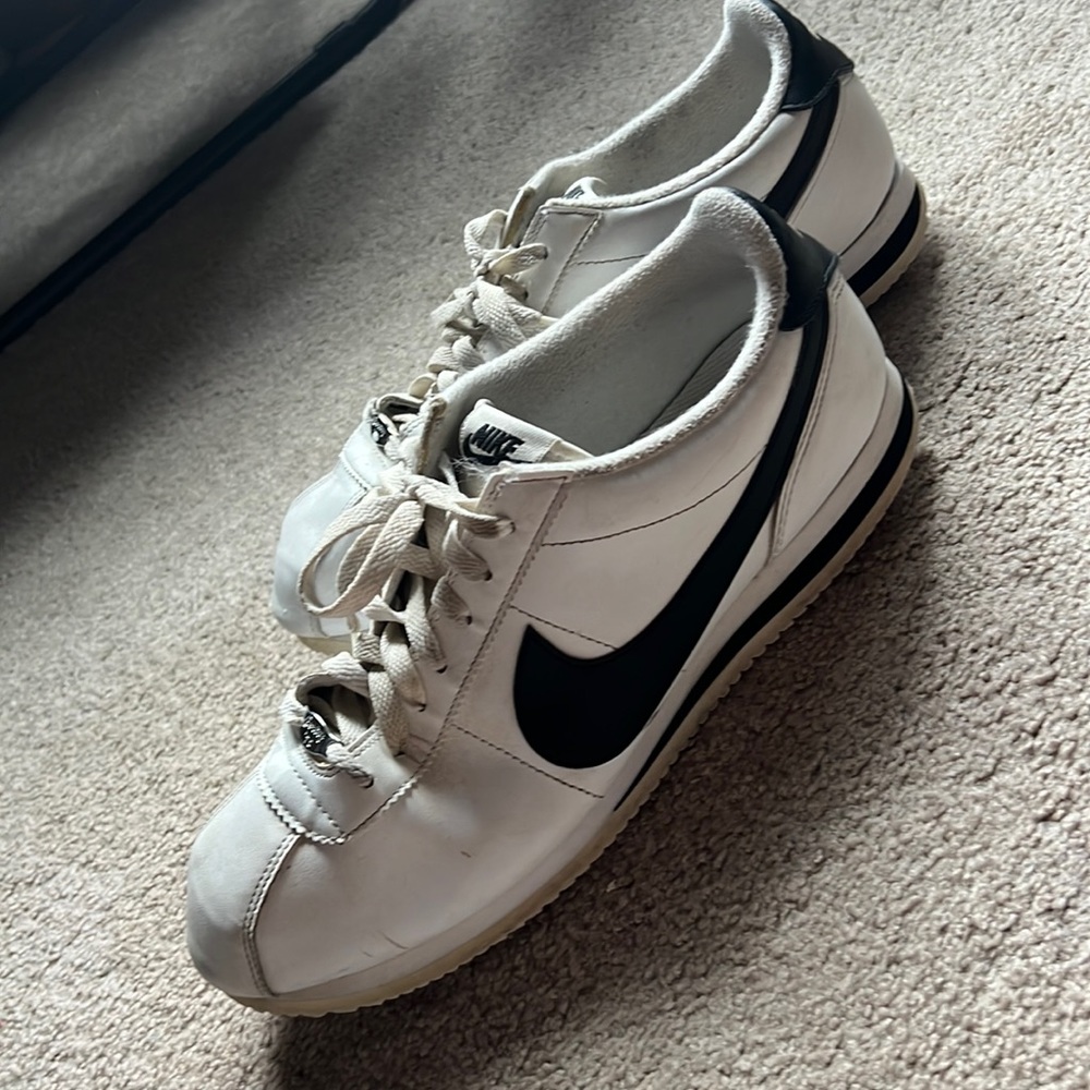 NIKE cortez basic leather white black shoe